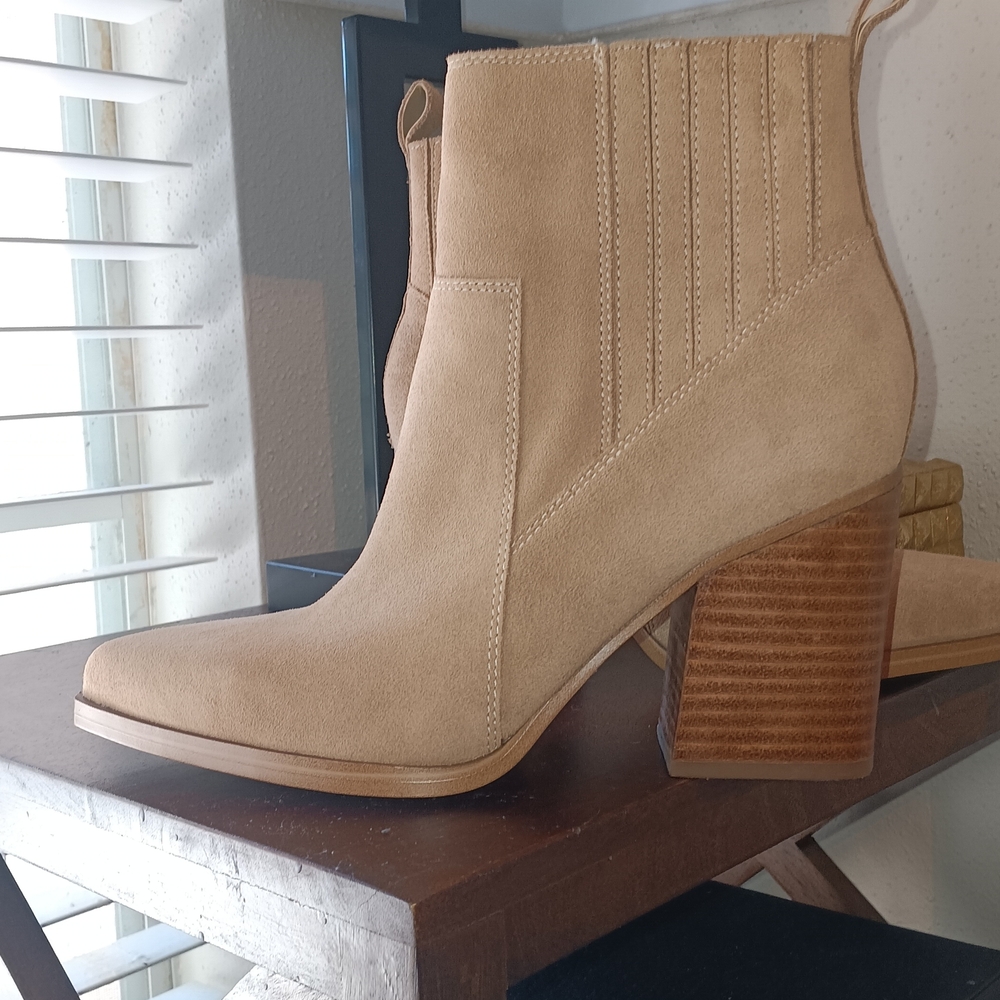 Marc Fisher Beige Suede Ankle Booties 7.5